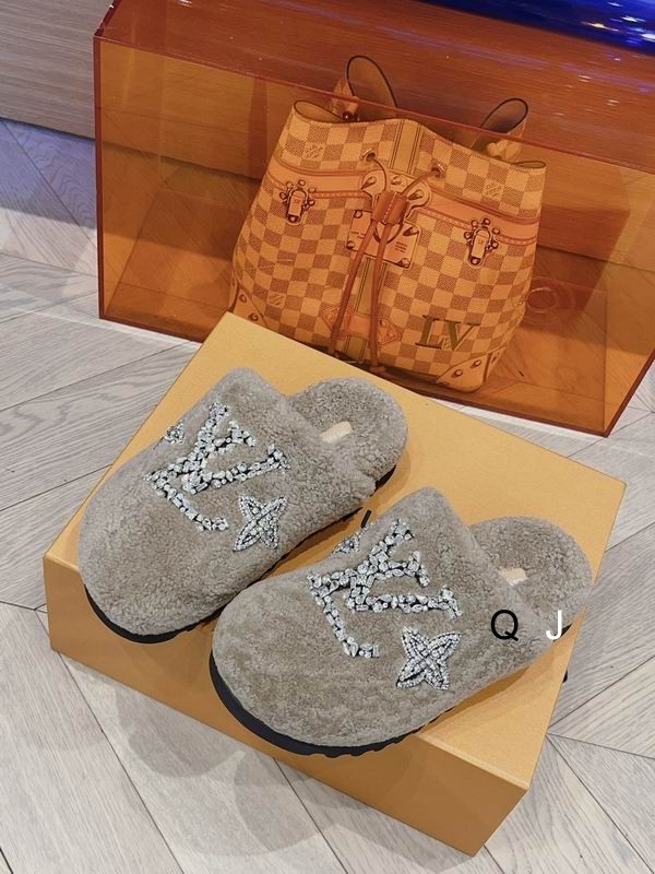 LV Women's Slippers 14